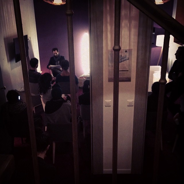 Benjamin Long en plein récit de ses aventures birmanes au Remix #coworking. C'était ce soir le 26.02.2014.