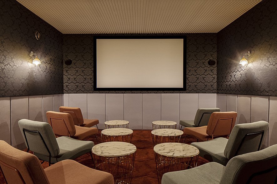 Salle de cinéma réservable et accessible à tous les membres du Coworking - Paris 8