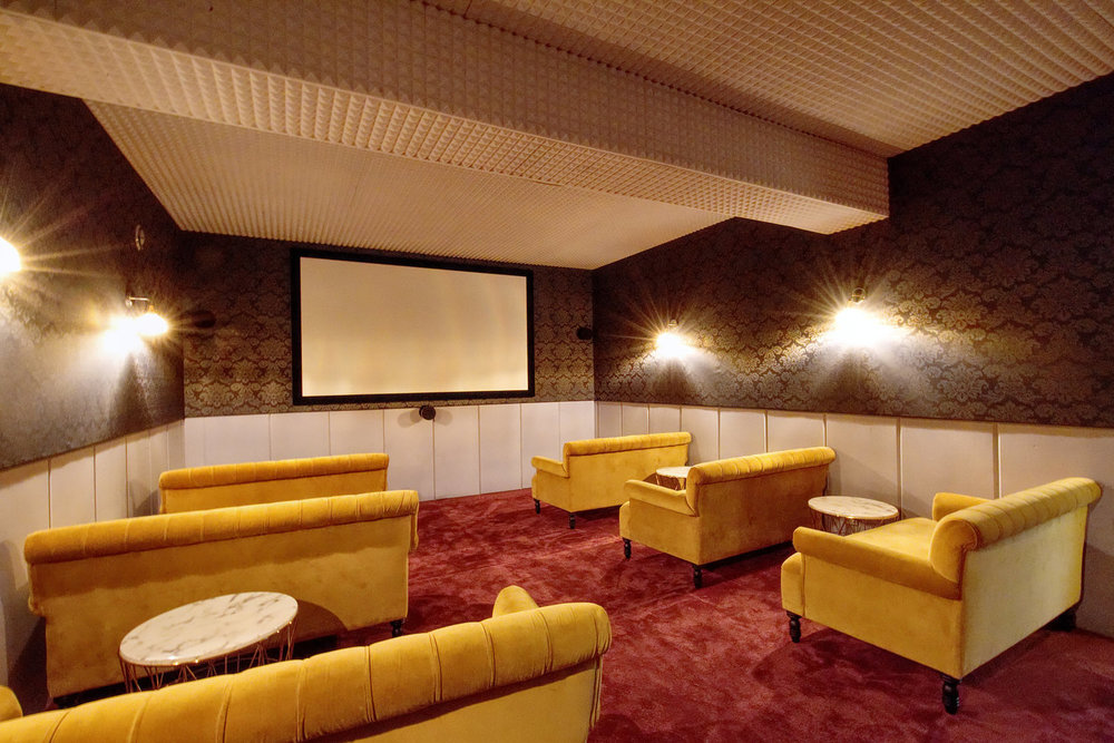 <strong>Salle de Projection</strong><p>12pax - 75008</p>
