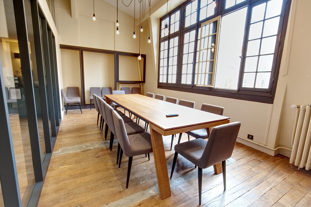 <strong>Salle de Réunion</strong><p>12pax - 75008</p>