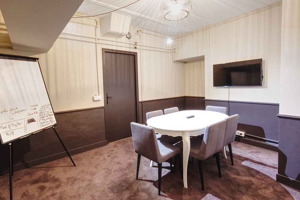 <strong>Salle de Réunion</strong><p>6pax - 75008</p>